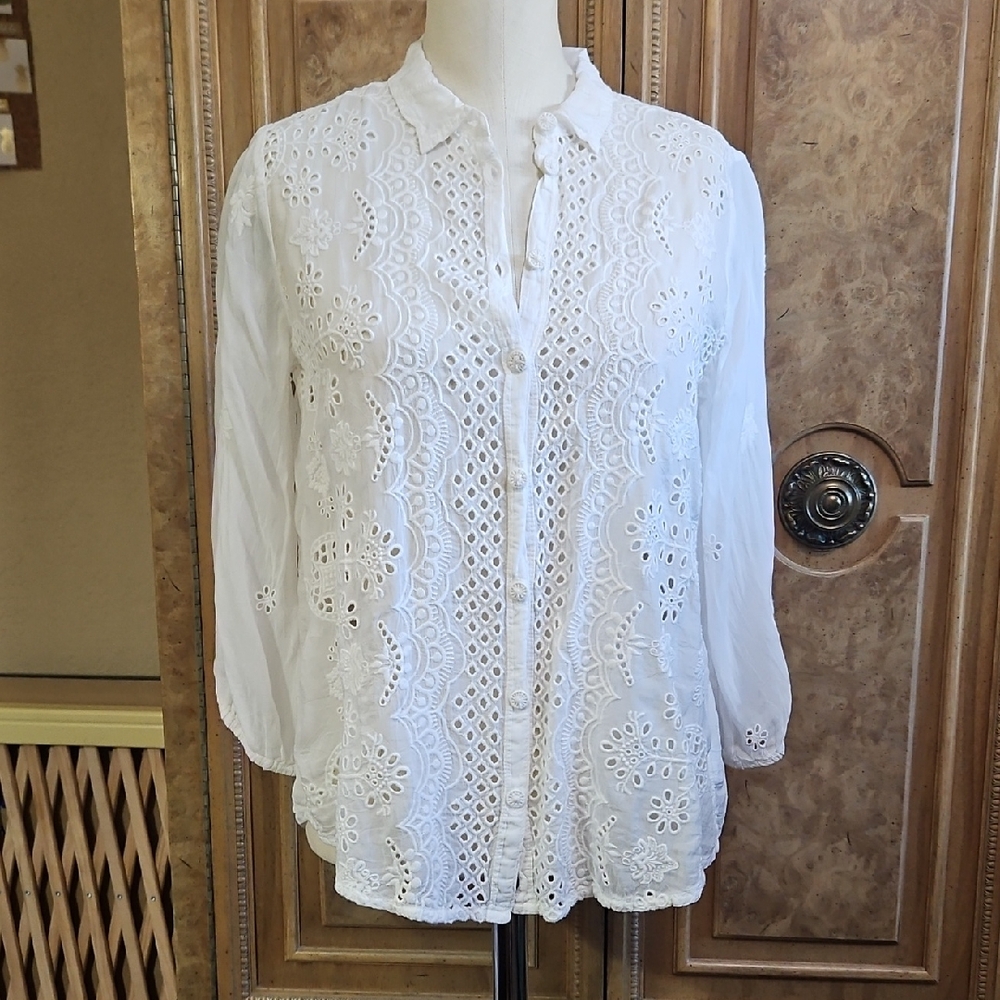 Johnny Was White Eyelet Lace Button-Front Blouse Never Worn Size XXS